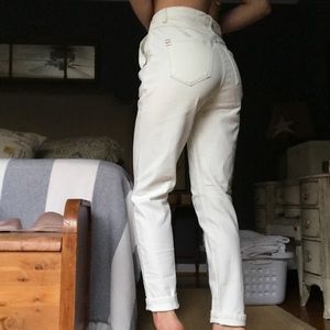 URBAN OUTFITTERS BDG CREAM MOM JEANS